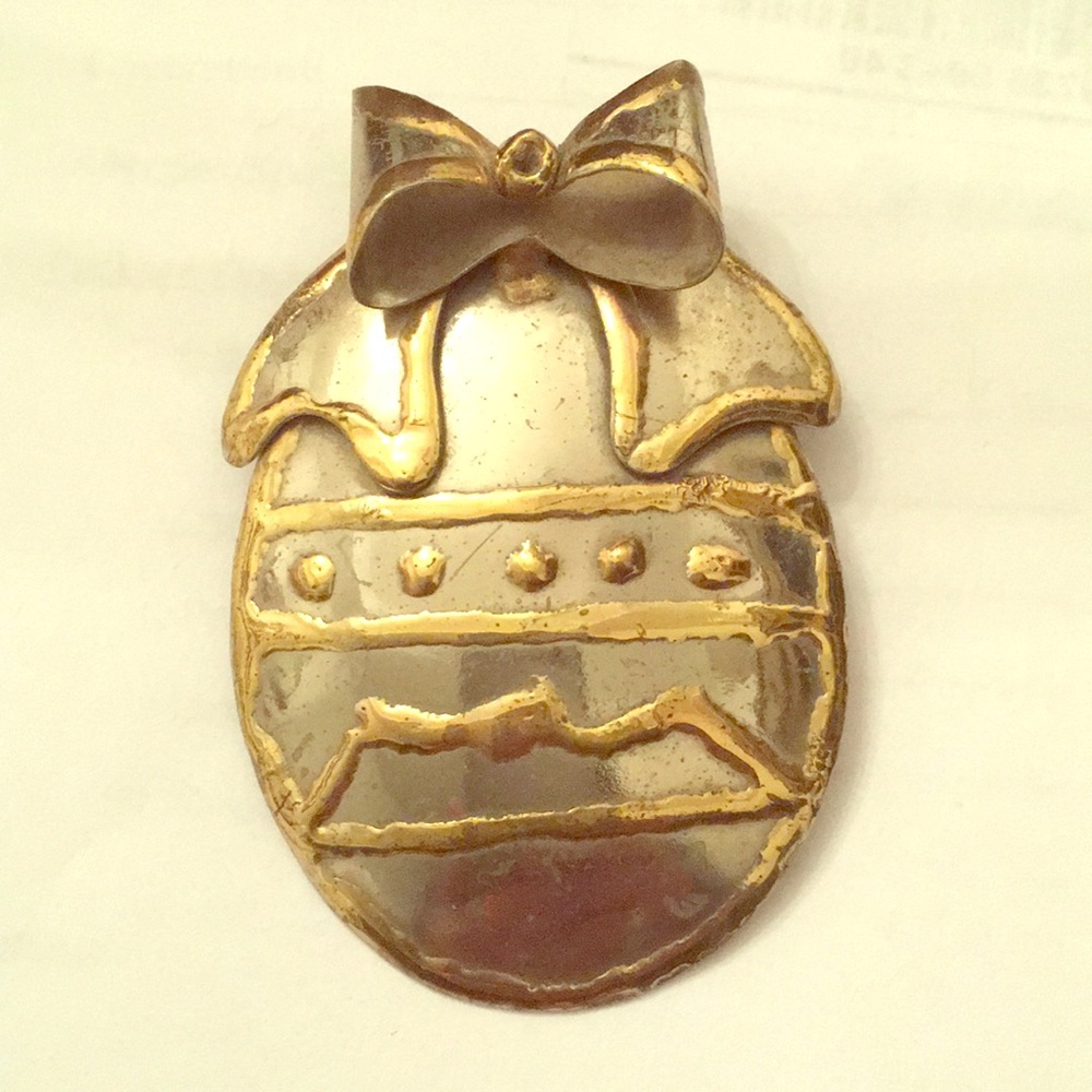 Huge 3 inch 1980s Easter egg pin pendant. Vintage